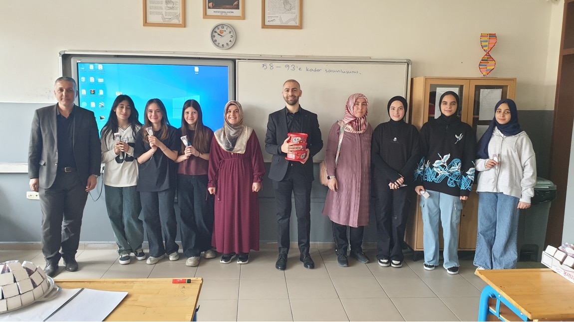 Öğrencilerimizle Bayramlaşma ve Öğrencilerimize Bayram Şekerlerinin Verilmesi